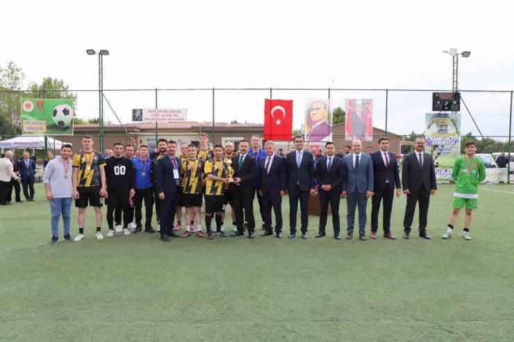 CUMHURİYET SAVCILARI İLE KURUM MÜDÜRLERİ DOSTLUK MAÇINDA SAHAYA ÇIKTI