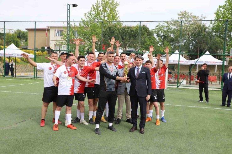 CUMHURİYET SAVCILARI İLE KURUM MÜDÜRLERİ DOSTLUK MAÇINDA SAHAYA ÇIKTI