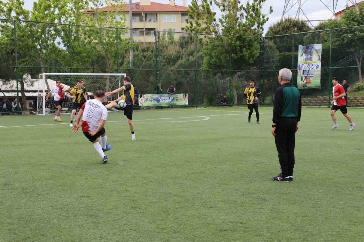 CUMHURİYET SAVCILARI İLE KURUM MÜDÜRLERİ DOSTLUK MAÇINDA SAHAYA ÇIKTI