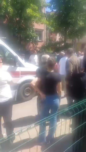 ATAŞEHİR’DE BİSİKLET SÜREN ÇOCUKLARA ARAÇ ÇARPTI: 2 YARALI