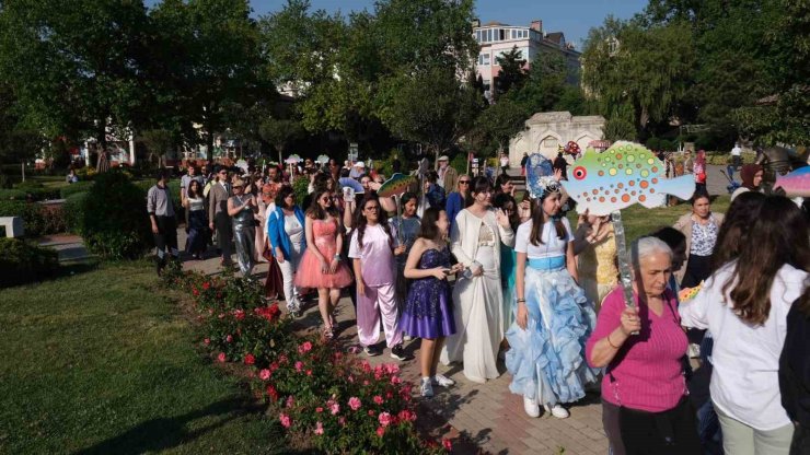 BÜYÜKÇEKMECE’DE TİYATRO FESTİVALİ’NİN PERDESİ AÇILDI