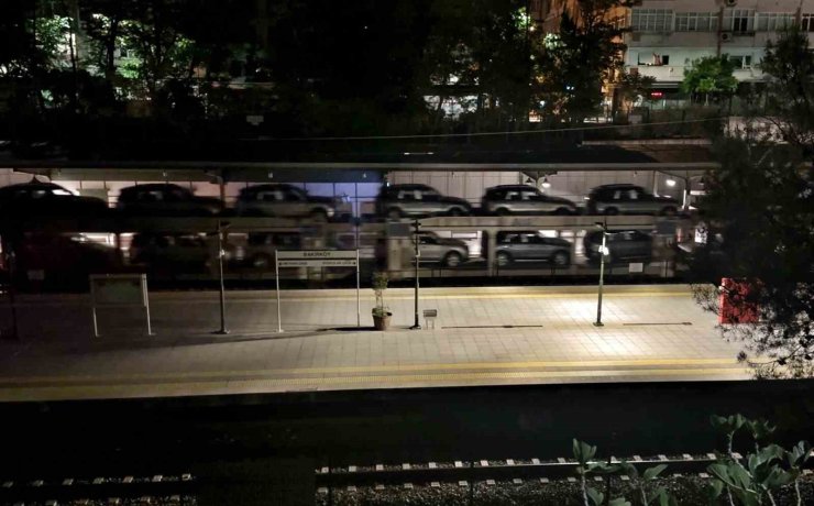 MARMARAY HATTINDAN GEÇEN ARAÇLARIN GECE YOLCULUĞU HAVADAN GÖRÜNTÜLENDİ