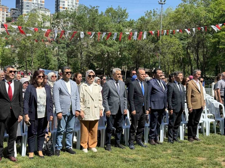 KAĞITHANE BELEDİYESİ’NDEN İLÇEDEKİ LİSELERİ TANITIM ŞENLİĞİ DÜZENLENDİ