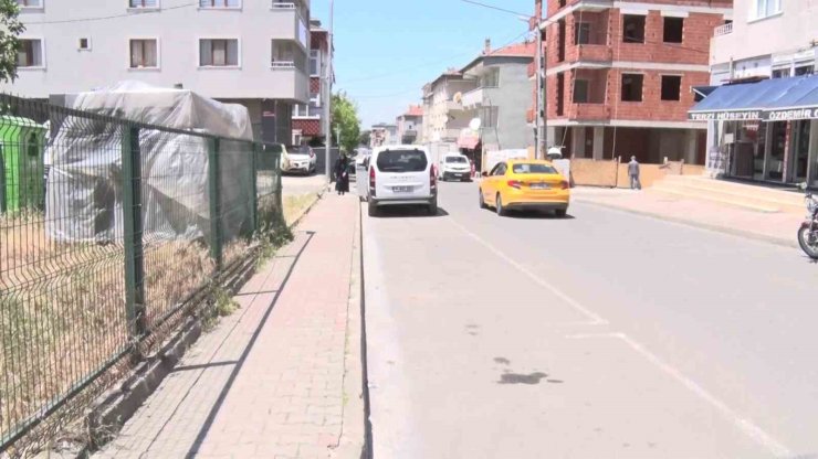 ATAŞEHİR’DE BİSİKLET SÜREN ÇOCUKLARA ARAÇ ÇARPTI: 2 YARALI