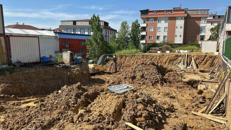 SANCAKTEPE’DE İNŞAAT ALANINDA TOPRAK KAYMASI: 3 İŞÇİ KURTARILDI