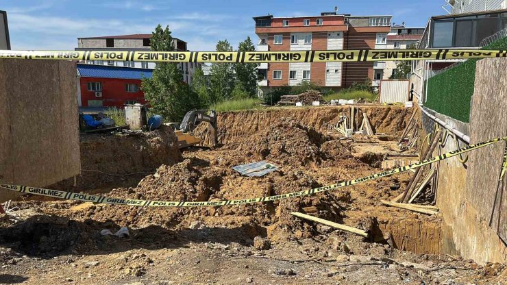 SANCAKTEPE’DE İNŞAAT ALANINDA TOPRAK KAYMASI: 3 İŞÇİ KURTARILDI