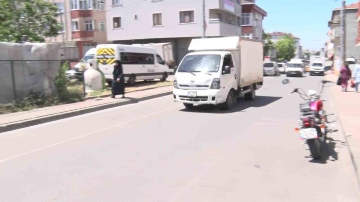 ATAŞEHİR’DE BİSİKLET SÜREN ÇOCUKLARA ARAÇ ÇARPTI: 2 YARALI