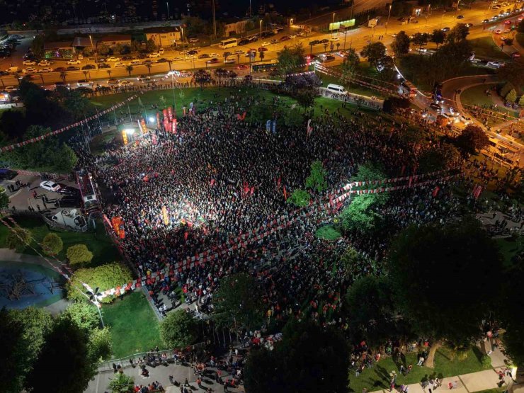 CHP’NİN PENDİK MİTİNGİNDE BEKLENEN KALABALIK OLUŞMADI, ALAN BOŞ KALDI