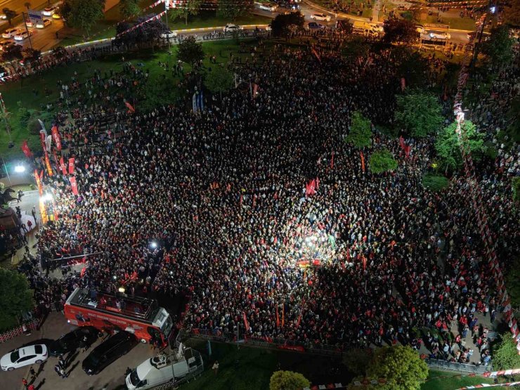 CHP’NİN PENDİK MİTİNGİNDE BEKLENEN KALABALIK OLUŞMADI, ALAN BOŞ KALDI