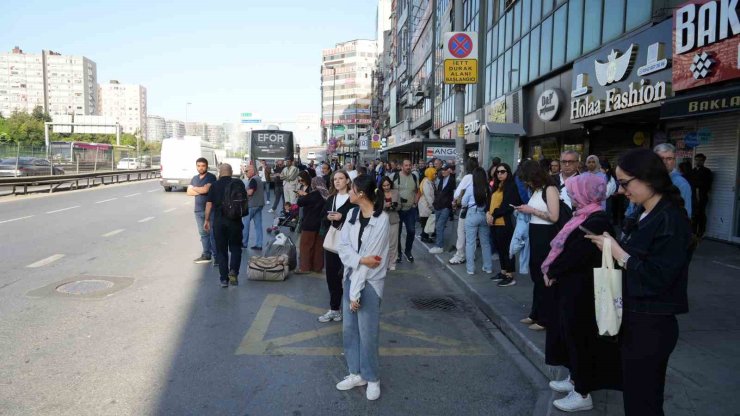 ÖZEL HALK OTOBÜSLERİ KONTAK KAPATTI, VATANDAŞLAR YOLDA KALDI