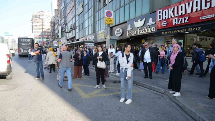 ÖZEL HALK OTOBÜSLERİ KONTAK KAPATTI, VATANDAŞLAR YOLDA KALDI