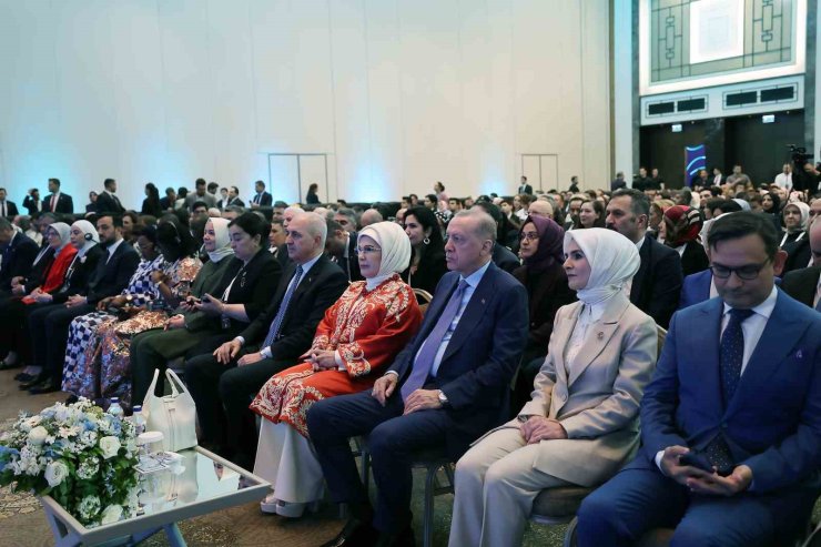 EMİNE ERDOĞAN, ULUSLARARASI AİLE FORUMU’NUN KAPANIŞ PROGRAMINA KATILDI