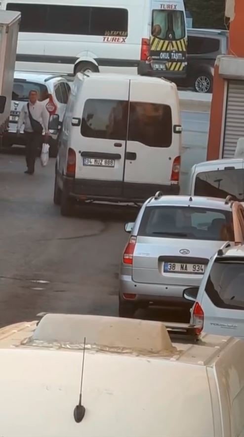 KÜÇÜKÇEKMECE’DE MASKELİ HIRSIZLAR KAMERADA
