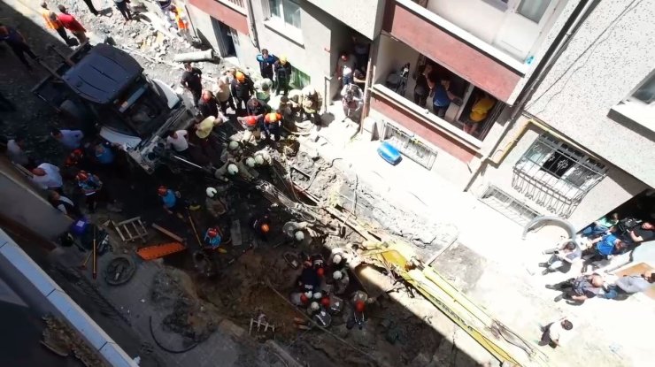BAYRAMPAŞA’DA KANALİZASYON ÇALIŞMASINDA GÖÇÜK: 1 İŞÇİ KURTARILDI