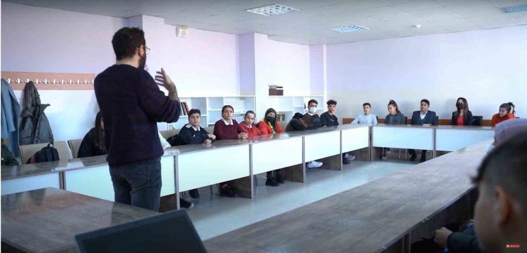 PERDE AÇILIYOR: GENÇLER SİNEMANIN GÜCÜNÜ GELİŞİM FİLM AKADEMİSİYLE KEŞFEDİYOR