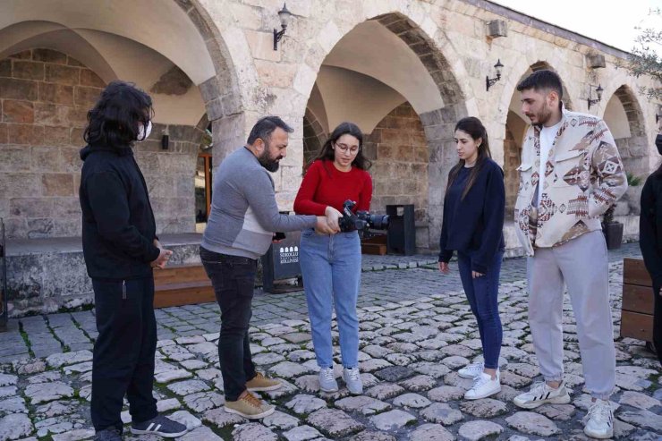 PERDE AÇILIYOR: GENÇLER SİNEMANIN GÜCÜNÜ GELİŞİM FİLM AKADEMİSİYLE KEŞFEDİYOR