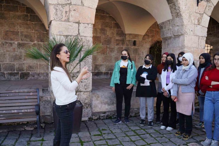 PERDE AÇILIYOR: GENÇLER SİNEMANIN GÜCÜNÜ GELİŞİM FİLM AKADEMİSİYLE KEŞFEDİYOR