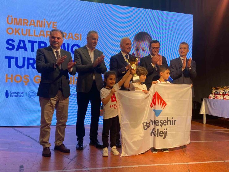 ÜMRANİYE’DE SATRANÇ HEYECANI: ZEKA VE STRATEJİ NEFES KESTİ