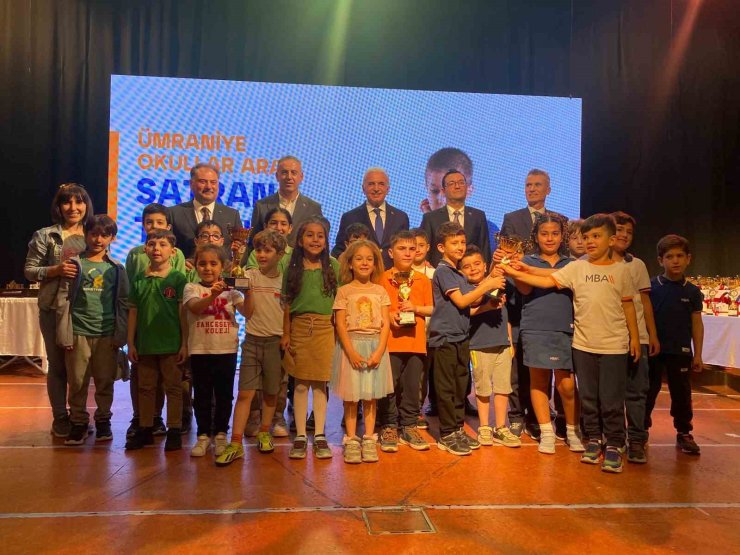 ÜMRANİYE’DE SATRANÇ HEYECANI: ZEKA VE STRATEJİ NEFES KESTİ