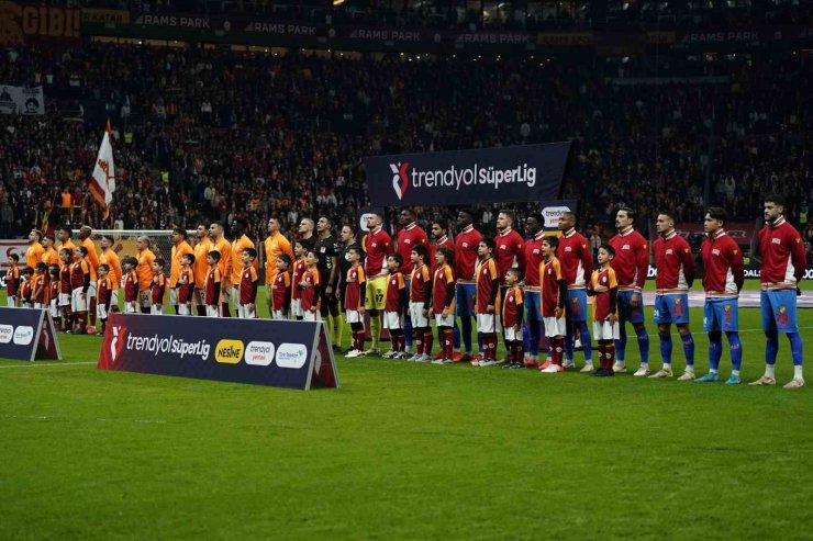 ŞAMPİYON GALATASARAY, GÖZTEPE DEPLASMANINDA