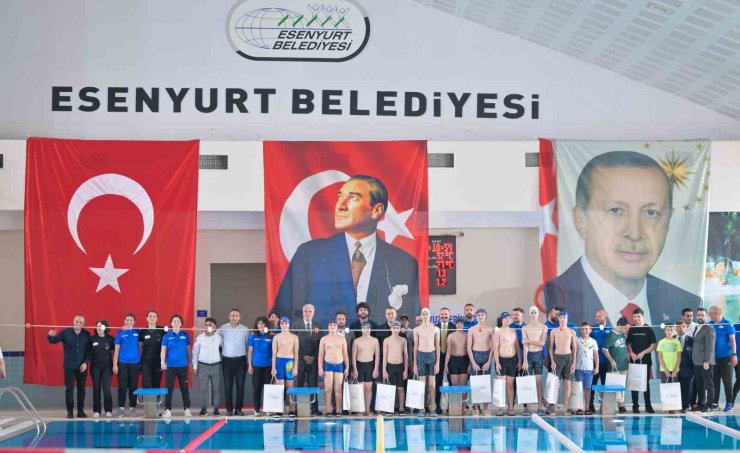 ESENYURT MERKEZ KAPALI YÜZME HAVUZU HİZMETE AÇILDI