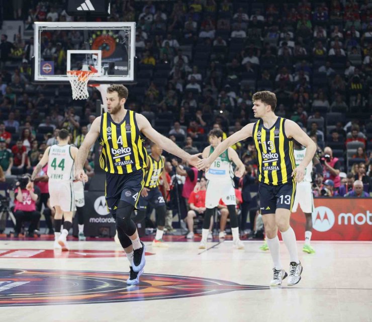 FENERBAHÇE, THY EUROLEAGUE’DE KUPA İÇİN PARKEDE