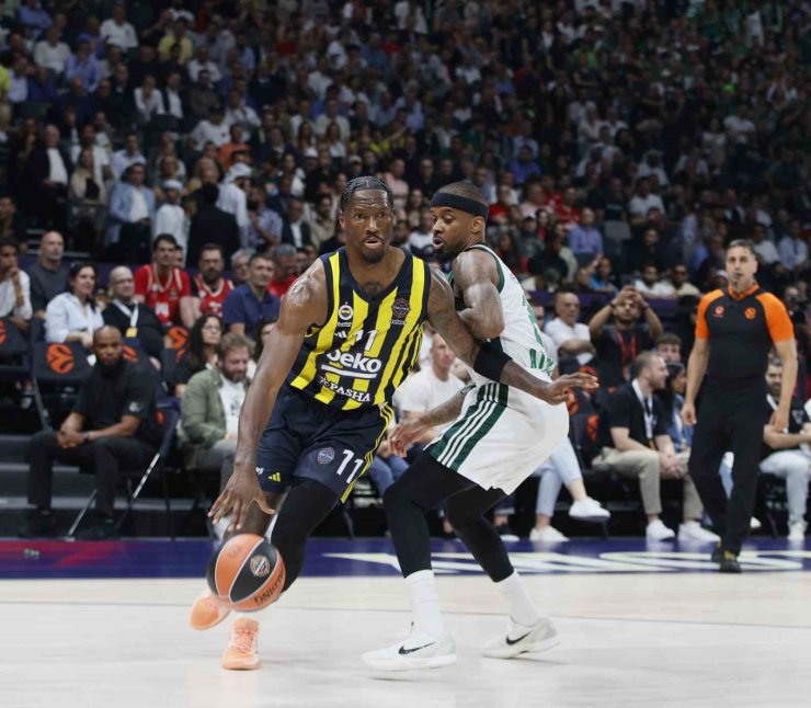 FENERBAHÇE, THY EUROLEAGUE’DE KUPA İÇİN PARKEDE