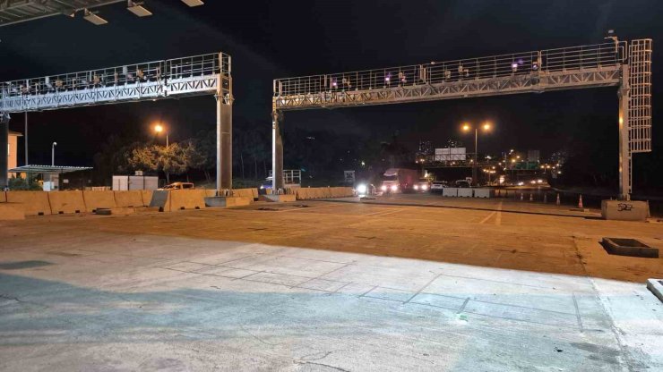 AVCILAR GİŞELERİ ÇALIŞMA NEDENİYLE ARAÇ TRAFİĞİNE KAPATILDI