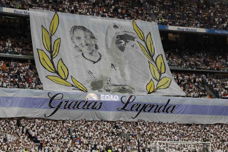 ANCELOTTİ VE MODRİC, REAL MADRİD’E GALİBİYETLE VEDA ETTİ