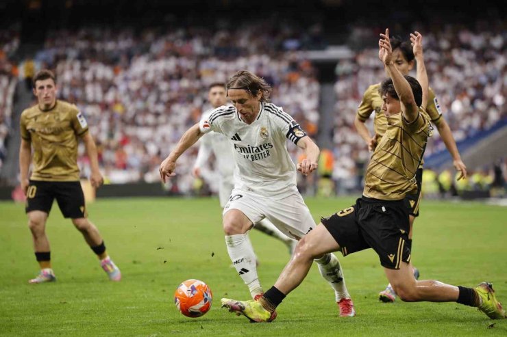ANCELOTTİ VE MODRİC, REAL MADRİD’E GALİBİYETLE VEDA ETTİ