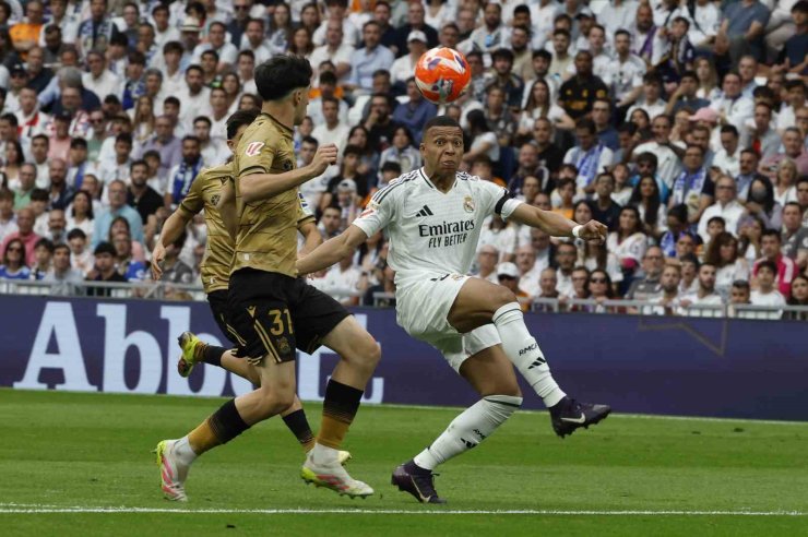 ANCELOTTİ VE MODRİC, REAL MADRİD’E GALİBİYETLE VEDA ETTİ