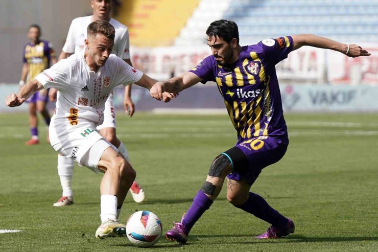 TRENDYOL SÜPER LİG: EYÜPSPOR: 2 - ANTALYASPOR: 0 (İLK YARI)
