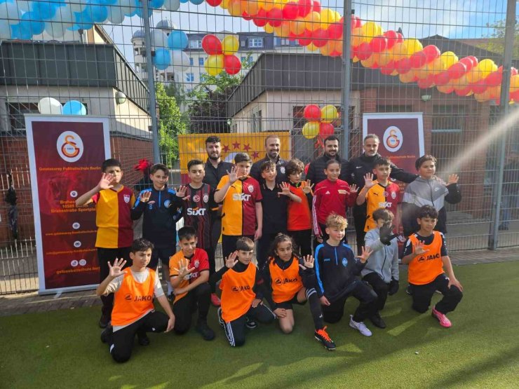 BERLİN’DE GALATASARAY FUTBOL OKULU COŞKUSU