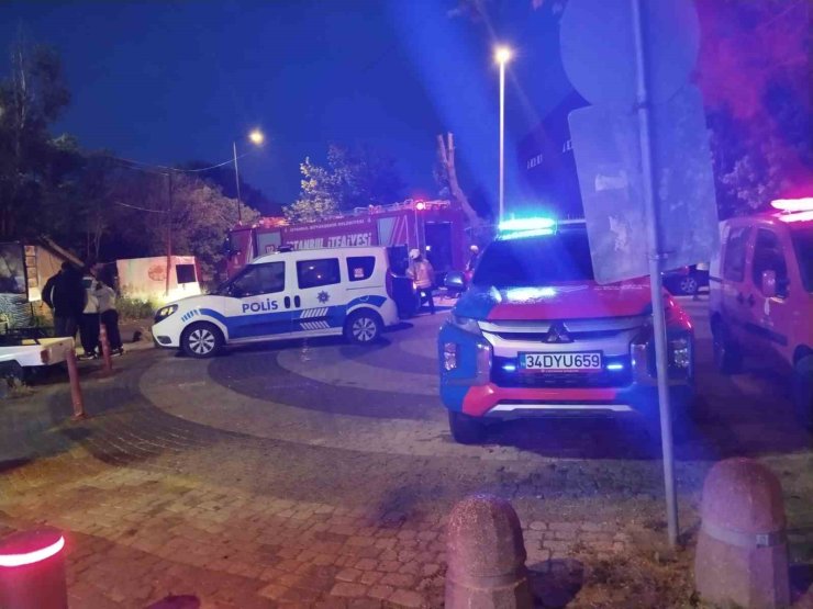SİLİVRİ’DE KAFE ALEVLERE TESLİM OLDU: FACİADAN DÖNÜLDÜ