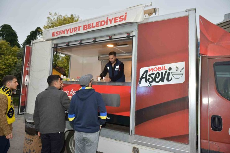 ESENYURT’TA FİNAL COŞKUSU: FENERBAHÇE ZAFERİ DEV EKRANDA KUTLANDI