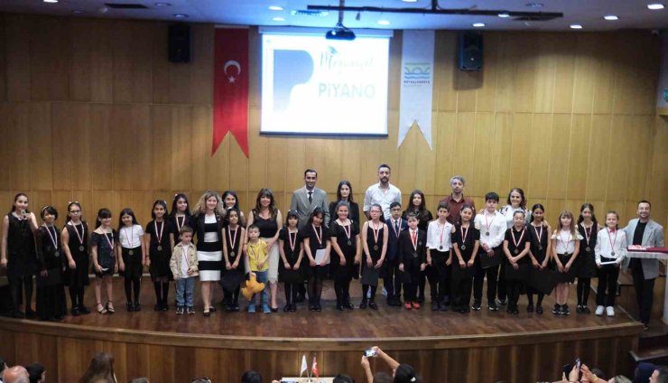 GENÇ YETENEKLER, PERFORMANSLARIYLA ALKIŞ ALDI