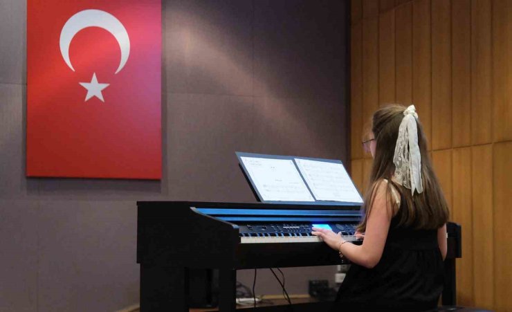 GENÇ YETENEKLER, PERFORMANSLARIYLA ALKIŞ ALDI