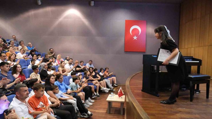 GENÇ YETENEKLER, PERFORMANSLARIYLA ALKIŞ ALDI