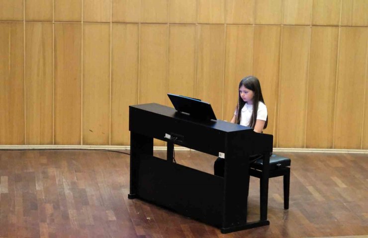 GENÇ YETENEKLER, PERFORMANSLARIYLA ALKIŞ ALDI
