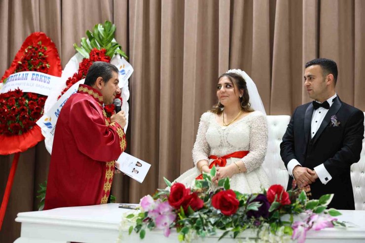 ‘AİLE YILI’NA ANLAMLI KATKI: ESENLER’DE NİKAH ÜCRETLERİ KALDIRILDI