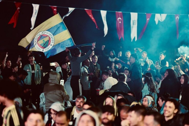 BAŞKAN BALCIOĞLU, FENERBAHÇE ŞAMPİYONLUK KUTLAMALARINA KATILDI