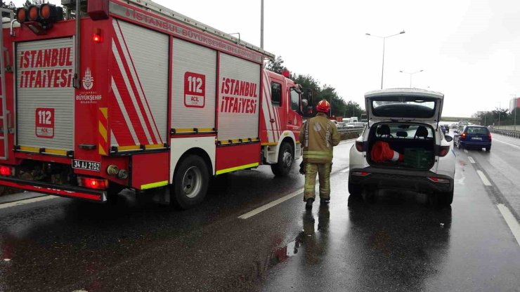 TUZLA’DA HASTA NAKİL AMBULANSI YAN YATTI: 3 YARALI