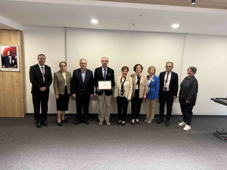 BİRUNİ ÜNİVERSİTESİ ECZACILIK FAKÜLTESİ, 6 YILLIĞINA AKREDİTE EDİLDİ
