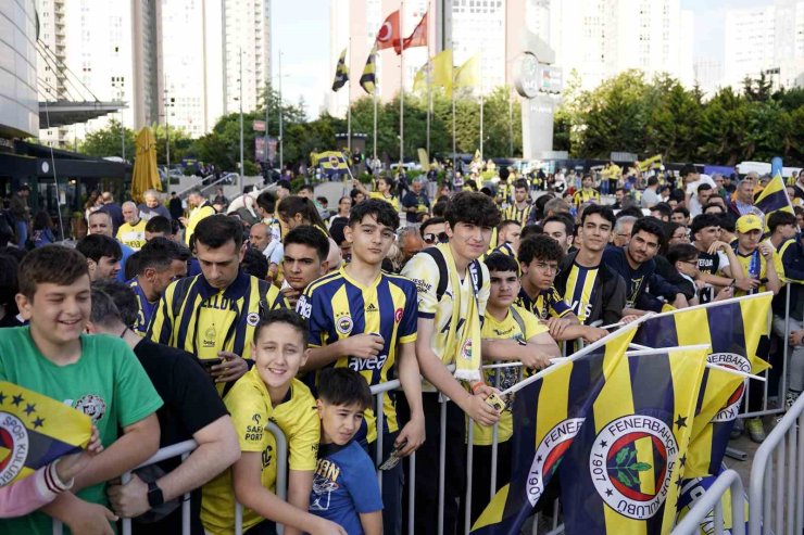 FENERBAHÇE EUROLEAGUE ŞAMPİYONLUĞUNU TARAFTARIYLA KUTLADI