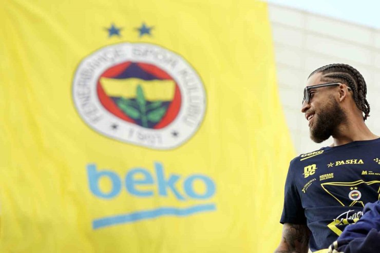 FENERBAHÇE EUROLEAGUE ŞAMPİYONLUĞUNU TARAFTARIYLA KUTLADI
