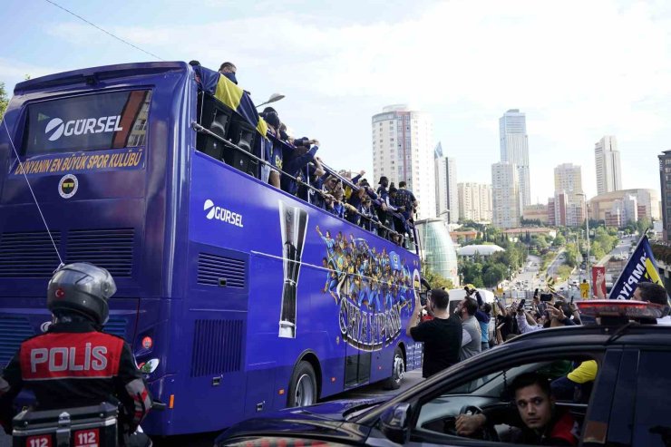 FENERBAHÇE EUROLEAGUE ŞAMPİYONLUĞUNU TARAFTARIYLA KUTLADI