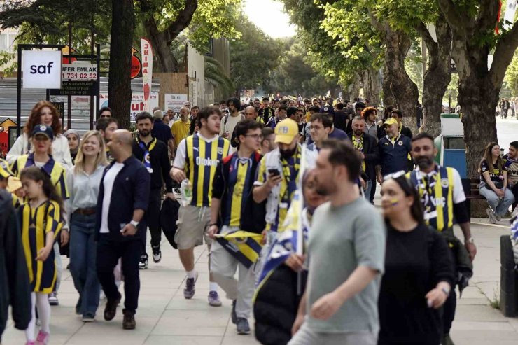FENERBAHÇE EUROLEAGUE ŞAMPİYONLUĞUNU TARAFTARIYLA KUTLADI