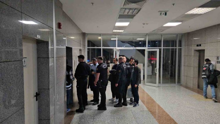 İBB’YE YÖNELİK YOLSUZLUK SORUŞTURMASINDA 25 ŞÜPHELİ TUTUKLANDI