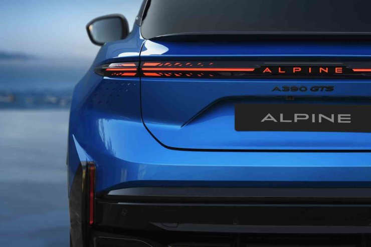 ALPİNE’İN SPORTİF FASTBACK MODELİNİN DÜNYA LANSMANI GERÇEKLEŞTİ