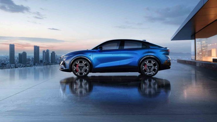 ALPİNE’İN SPORTİF FASTBACK MODELİNİN DÜNYA LANSMANI GERÇEKLEŞTİ